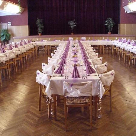 Hotel Morava Jevíčko エクステリア 写真