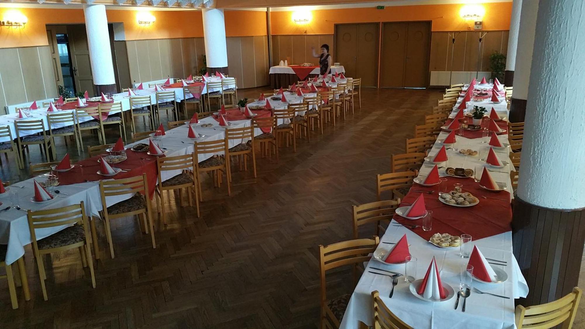 Hotel Morava Jevíčko エクステリア 写真